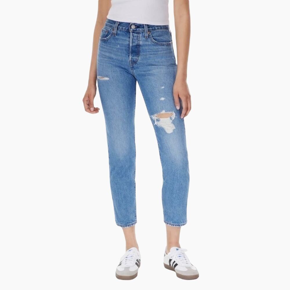 NWT Levi’s Premium Denim Wedgie Tapered Jeans Womens 31 Button Fly Distressed